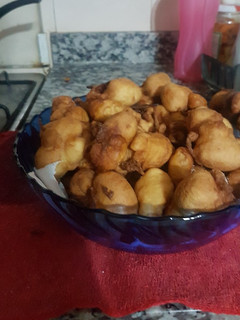 Una foto de Buñuelos fáciles y ricos 😋👌