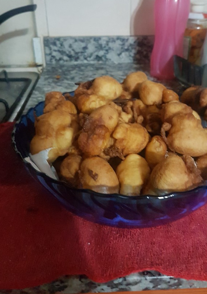 Una foto de Buñuelos fáciles y ricos 😋👌
