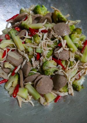 Foto resep 68. Tumis Ayam Brokoli Bakso