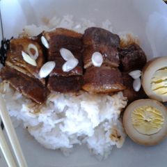 A picture of Taiwanese Comba ( pork belly with egg ).