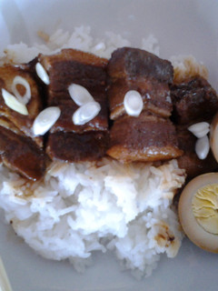 A picture of Taiwanese Comba ( pork belly with egg ).