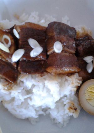 A picture of Taiwanese Comba ( pork belly with egg ).