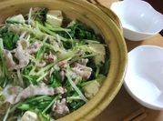 A picture of pork belly bean sprouts
