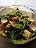 Japanese-style Healthy Komatsuna and Fried Tofu Salad with Ginger