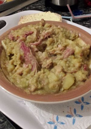 A picture of Crock pot pea and ham soup (pea wack).