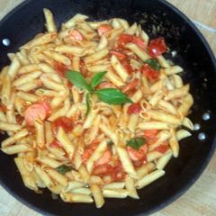 A picture of penne in marinara sauce (cheap way).
