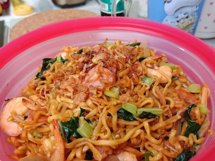 Langkah Gampang Membuat Resep Mie Goreng Udang yang Uenak Anti Ribet, Mantap