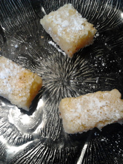 A picture of Lemon squares.