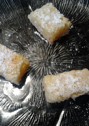 A picture of Lemon squares.