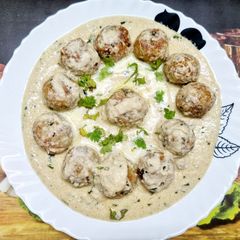 A picture of Chicken Malai Kofta in White Gravy.