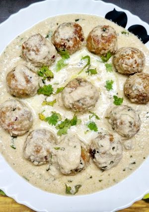 A picture of Chicken Malai Kofta in White Gravy.