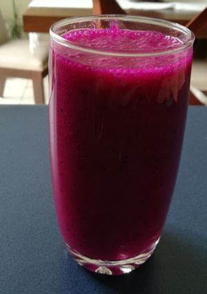 Una foto de Jugo de pitahaya o fruta dragón