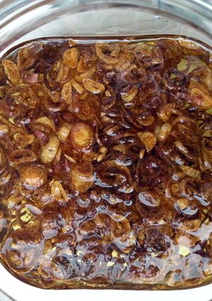 A picture of Fried Shallot Oil.
