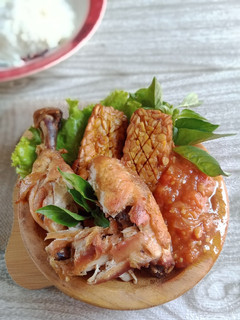 Foto resep Ayam lalapan sambal tomat for Kiddos