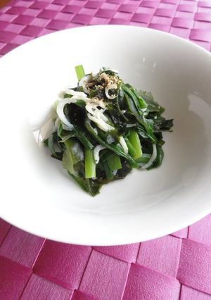 A picture of Refreshing Garlic Chives and Wakame Simmered with Jako.