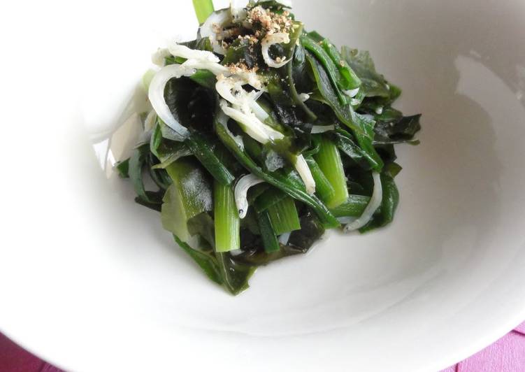 How to Prepare Any-night-of-the-week Refreshing Garlic Chives and Wakame Simmered with Jako