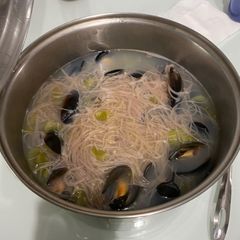 A picture of Mussel Bee Hoon Soup.