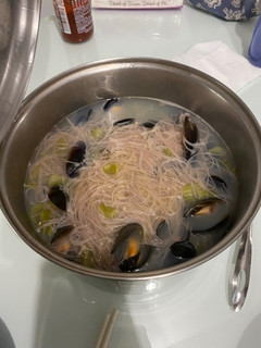 A picture of Mussel Bee Hoon Soup.