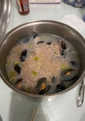 A picture of Mussel Bee Hoon Soup.