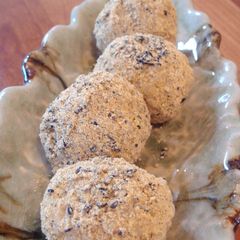 Ohagi-style Brown Rice Balls with Sesame Kinako Coating A picture of Ohagi-style Brown Rice Balls with Sesame Kinako Coating.