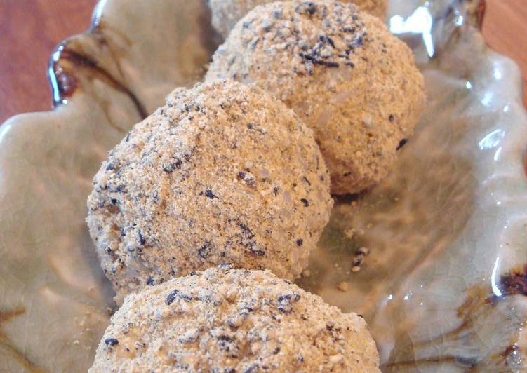 Recipe of Homemade Ohagi-style Brown Rice Balls with Sesame Kinako Coating
