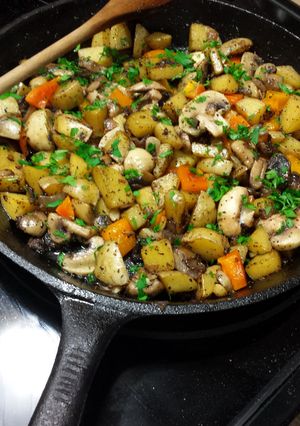 A picture of Easy Potato & Veggie Skillet.