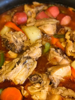 A picture of Chicken Afritada.