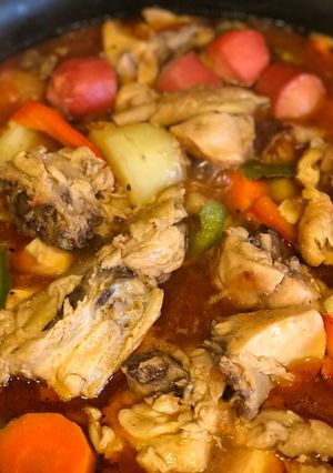 A picture of Chicken Afritada.