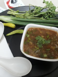 હોટ એન્ડ સોર સૂપ(Hot and sour soup recipe in gujarati) રેસીપી મુખ્ય ફોટો