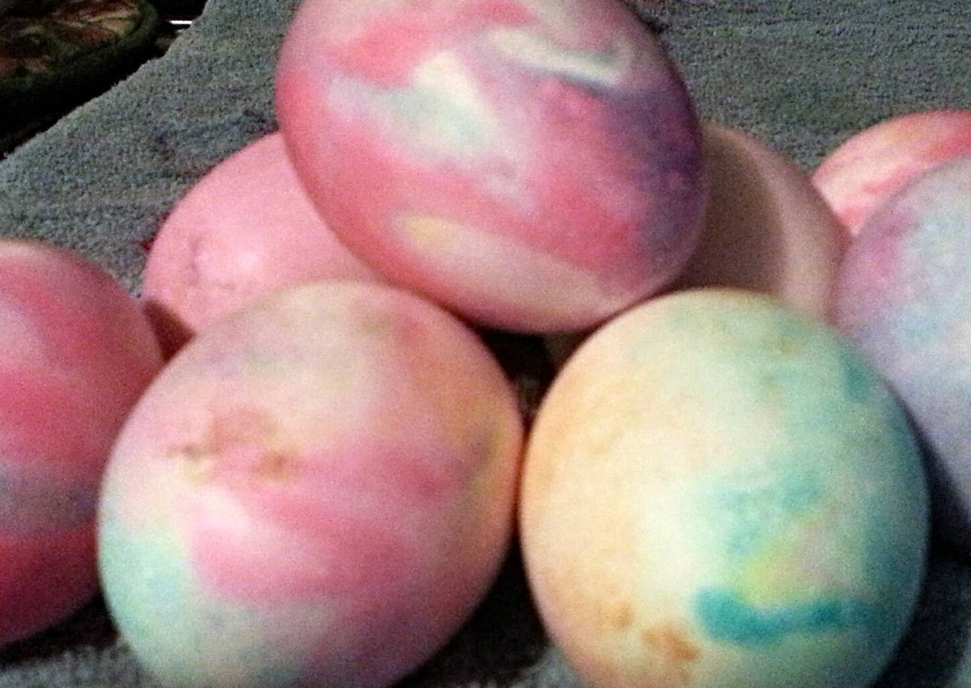 Tinklee's Shaving Cream Dyed Eggs