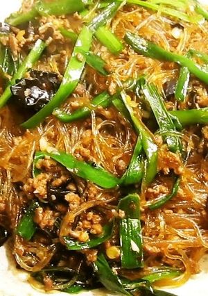 A picture of Mapo Tofu-style Cellophane Noodles (Medium Spicy).