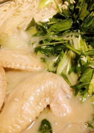 A picture of Hakata Style Hot Pot Made from Rich Chicken Baitang.