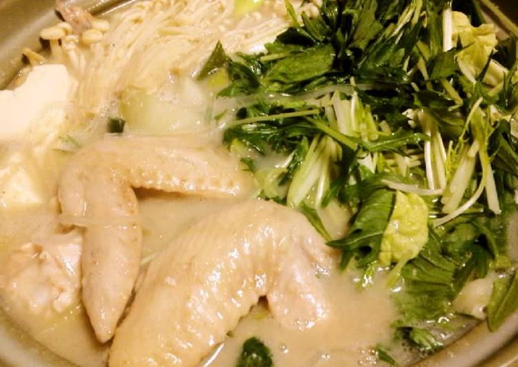 Recipe of Yummy Hakata Style Hot Pot Made from Rich Chicken Baitang