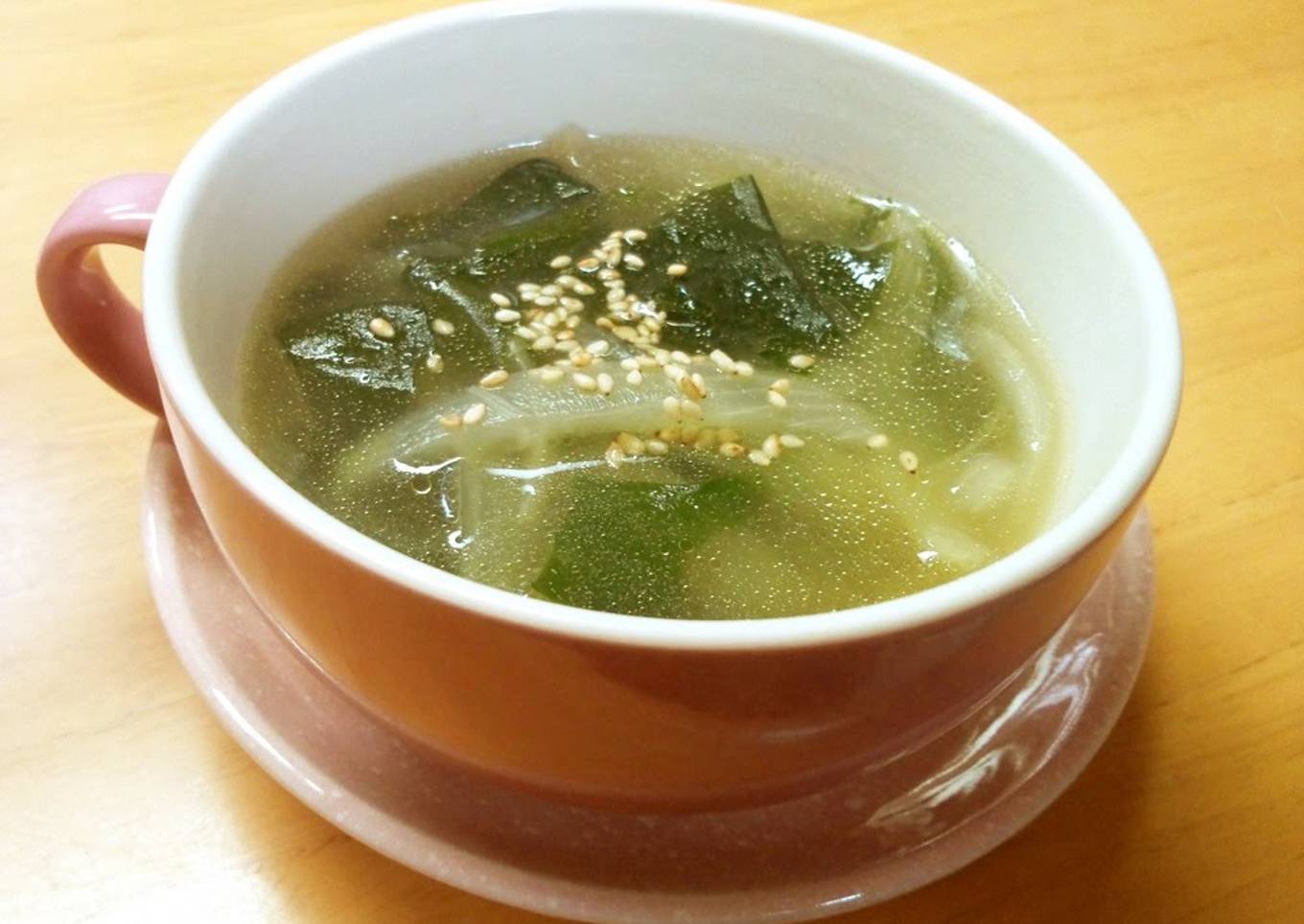 Chinese Style Soup with Wakame Seaweed and Onion