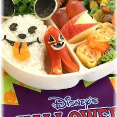 A picture of Mickey Mouse Onigiri Ghost ＊ Character Bento for Halloween.