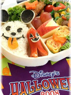 A picture of Mickey Mouse Onigiri Ghost * Character Bento for Halloween.
