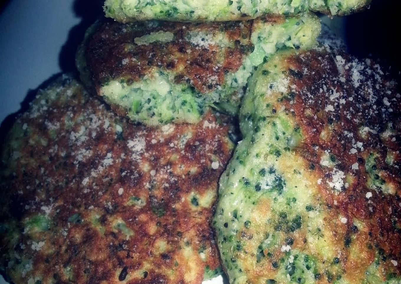 Fried broccoli parmesan (mini broccoli cookies)