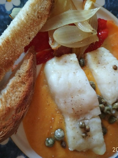 Una foto de Bacalao confitado sobre crema de boniato