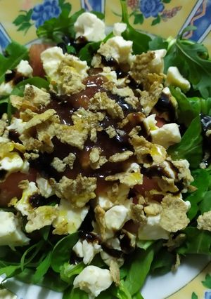 Una foto de Ensalada con queso y mermelada