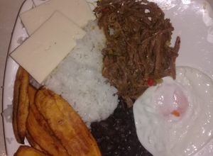 Una foto de Pabellon Criollo"plato típico Venezolano"