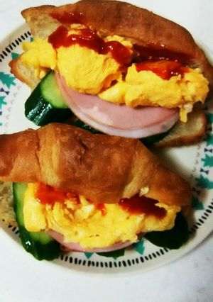 A picture of For Breakfast: Croissant Sandwich!.
