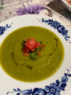 A picture of Zucchini Soup with Tomato and Basil.