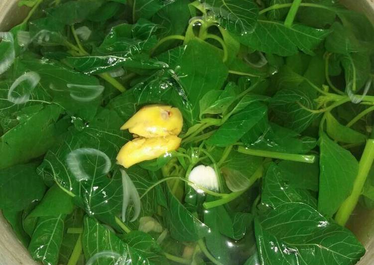 Sayur bayam kuah bening