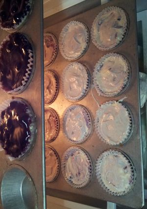 A picture of blueberry cheesecake cups.