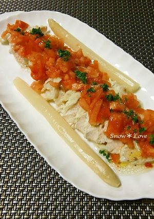 A picture of Chicken Breast Salad With Tomatoes and Dressing.
