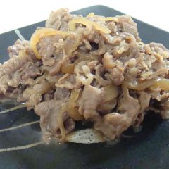 A picture of Only Two Ingredients! Sukiyaki-style Chopped Beef and Onions.