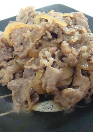 A picture of Only Two Ingredients! Sukiyaki-style Chopped Beef and Onions.