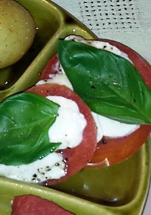 A picture of Tomato & Mozzarella Salad.