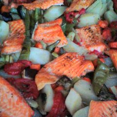 A picture of Baked Salmon in Beer with Vegetables.