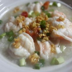 A picture of Thai Rice soup with Prawns / Khao Tom Koong.